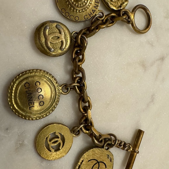 CHANEL Spring/Summer ‘94P Runway Brushed Gold Charm Logo Bracelet - Picture 3 of 4
